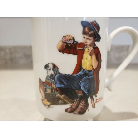 The Danbury Mint/ Norman Rockwell Gold Rim Friend in Need 1981 Mug Cup - Picture 3 of 9